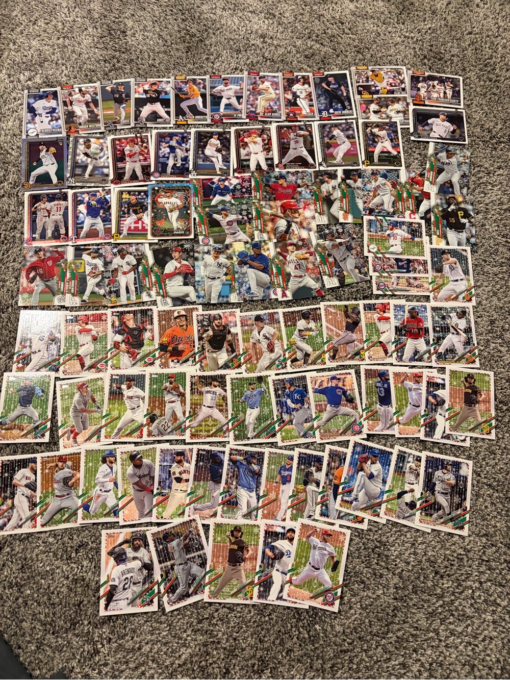 Lot of 89 - Topps 2021-2026 mixed years baseball cards with rookies - Picture 1 of 11